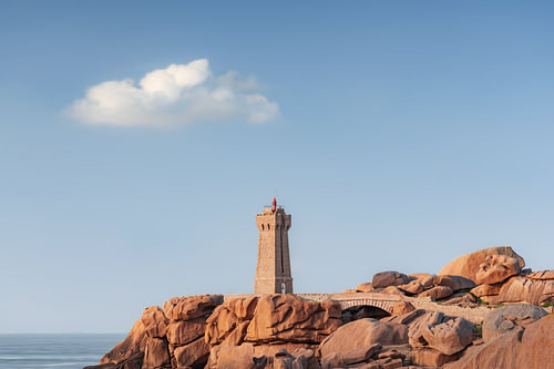 Vuurtoren Phare Mean Ruz in Ploumanac’h Frankrijk
