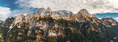 Panorama de la vallée de Tannheim depuis Rote Flüh, Gimpel, Kellenspitze