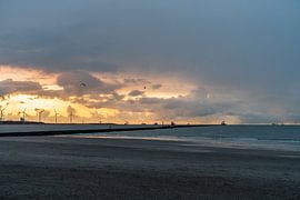 Zonsondergang Hoek van Holland by Jacco van der Giessen