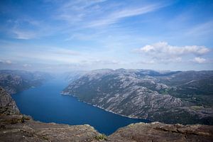 berge landschaft norwegen von Ramon Bovenlander