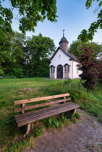 Kreuzberg Kapel Winterberg met bank