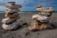 Stone-Balance am Stand von Vorupør von Derlach Photography Miniaturansicht