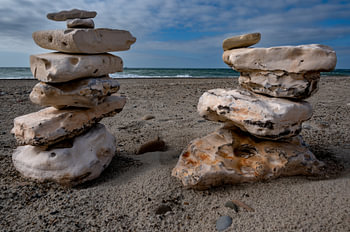 Stone-Balance am Stand von Vorupør