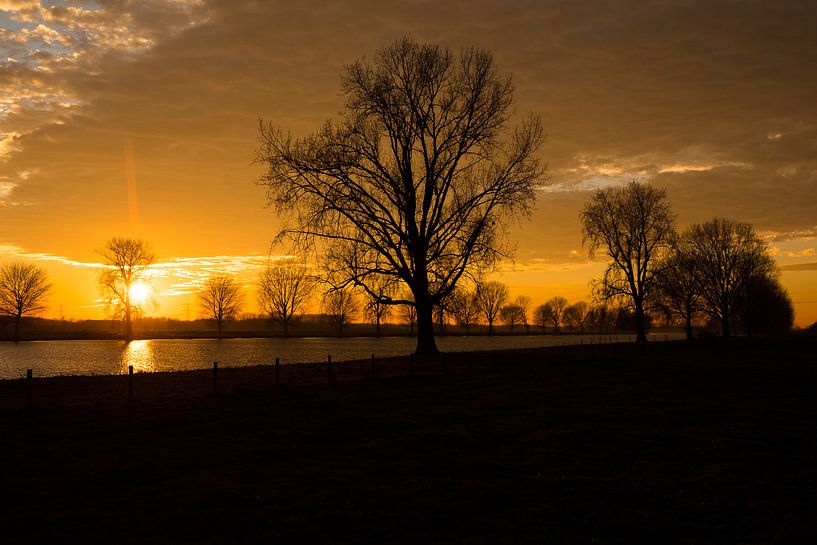 Sunset at the Maas par Ivonka Dopieralski
