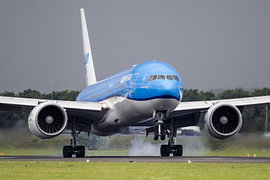 KLM 777 landing on the Polderbaan by Dennis Janssen