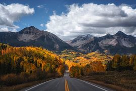 Colorado autumn road by Martin Podt