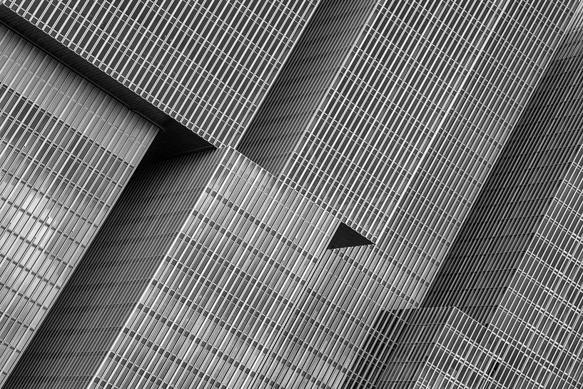 nhow hotel Rotterdam van architect Rem Koolhaas in zwart/wit van Dries van Assen