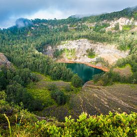 Le lac de cratère magique du Kilimutu sur Corrine Ponsen