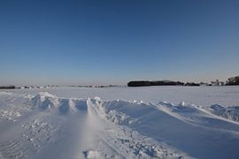Schneeverwehungen bei Neukamp, Putbus, Insel Rügen von GH Foto & Artdesign