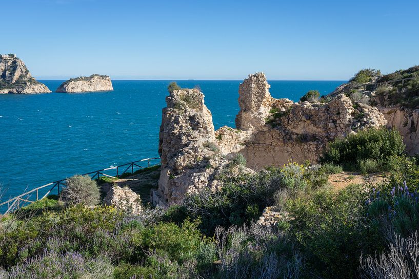 Castillo de la Granadella - Ruine am Mittelmeer von Adriana Mueller