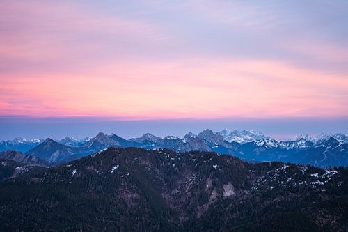 Zonsondergang over de bergen van Tannheim in de herfst