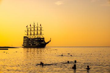 Late summer days on the Turkish Rivera at the gates of the city of Alanya by Oliver Hlavaty