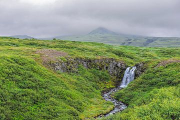 Hundafoss-Wasserfall in der Region Skaftafell, Island von Sjoerd van der Wal Fotografie