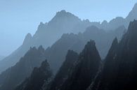 Blue Mountains China van Inge Hogenbijl thumbnail
