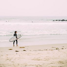 Surfeur à Los Angeles sur Patrycja Polechonska