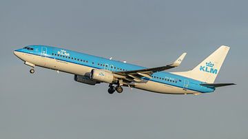 Start eines Passagierflugzeugs vom Typ KLM Boeing 737-800. von Jaap van den Berg