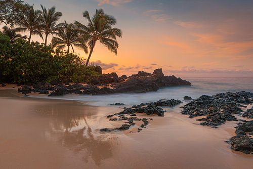 Zonsopkomst Secret Beach, Maui, Hawaii