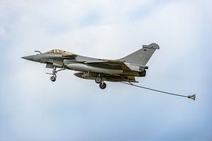 Eine französische Dassault Rafale M mit Betankungsvorrichtung.