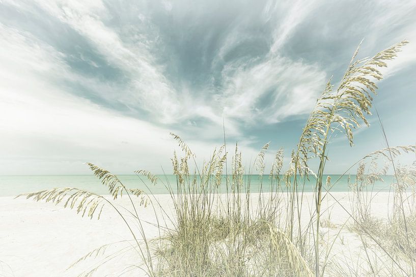 Hemelse stilte op het strand | Vintage van Melanie Viola