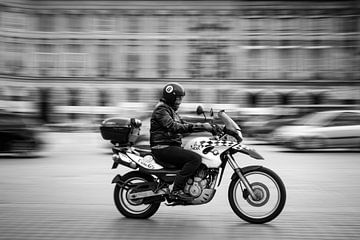 Speeding through Paris von Sander Peters