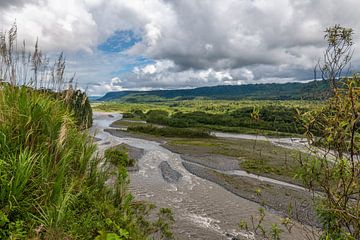 De Patate rivier in Ecuador van Lex van Doorn