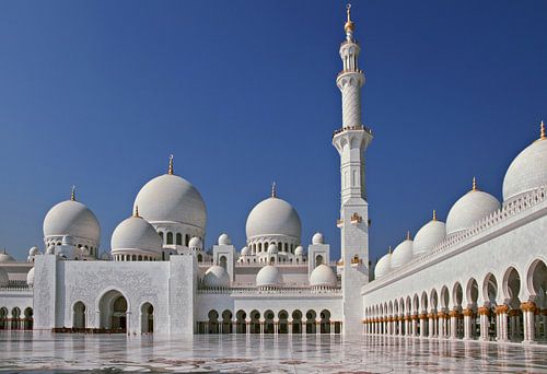 Famous Sheikh Zayed mosque in Abu Dhabi, United Arab Emirates