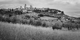 Panorama San Gimignano in Schwarz und Weiß von Henk Meijer Photography