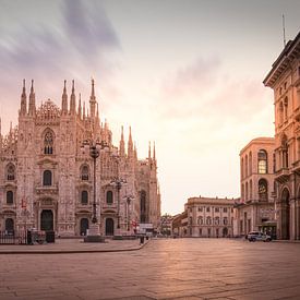 De Ochtendglorie van Piazza del Duomo en de Dom: Milaan’s Tijdloze Hart van Bart Ros
