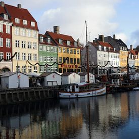 Haven van Nyhavn te Kopenhagen van Raymond Hendriks