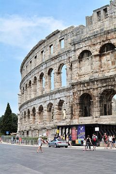 Die weltberühmte Arena in Pula an der Küste der Adria in Kroatien von Heiko Kueverling