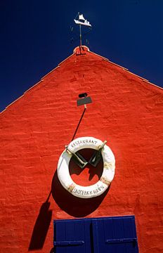Fisherman's cottage with lifebuoy in Snogebaek harbour by Matthias Stolt