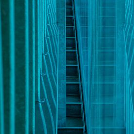 Blaue Treppe von Rob van der Wal