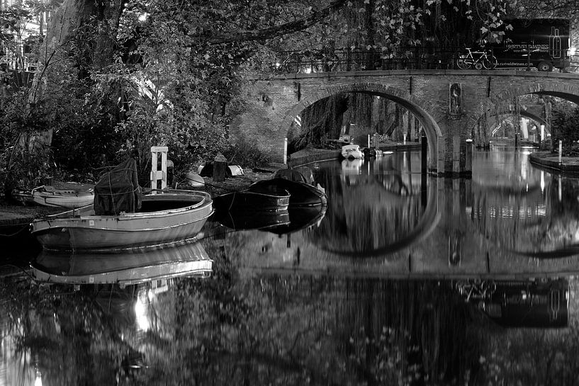 Oudegracht in Utrecht mit Geertebrug, BLACK-WHITE von Donker Utrecht