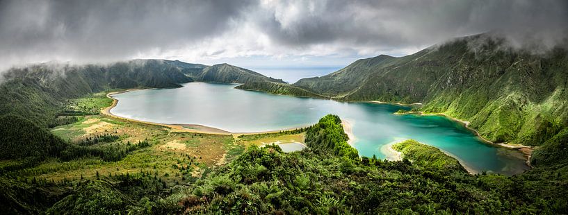 Lagoa do Fogo van Jeroen Mikkers