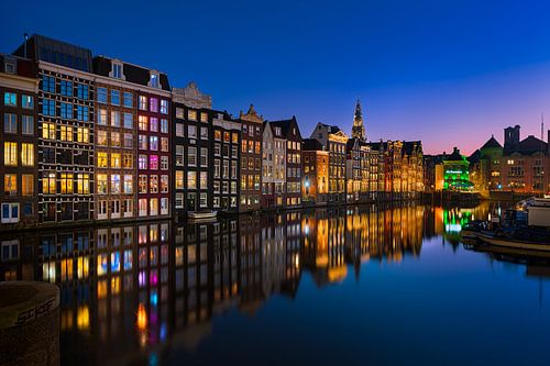 Weerspiegelingen aan het Damrak in Amsterdam, 2023 - 4