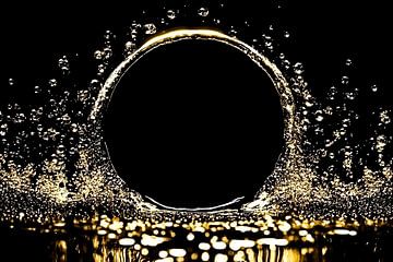 Gouden cirkel en waterdruppels van Art & Soul Creations
