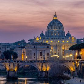 Rome, Vaticaan en Engelenbrug na een mooie zonsondergang van Teun Ruijters