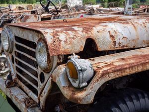 rostiges altes Armeeauto Jeep von Animaflora PicsStock
