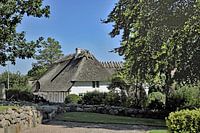 Huis met rieten dak in Hjörring, Denemarken.