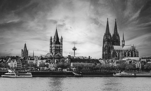 The skyline of Cologne with spectacular cloud cover