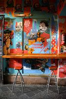 Kleurrijke bar met barkrukken en kunst Buenos Aires Argentinië