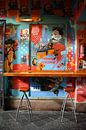 Kleurrijke bar met barkrukken en kunst Buenos Aires Argentinië van My Footprints thumbnail