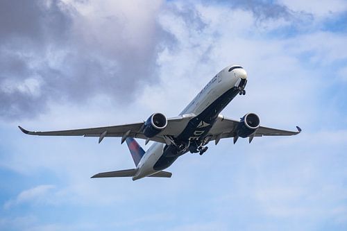 Delta Air Lines Airbus A350 stijgt op vanaf Schiphol