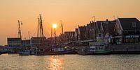 Zonsondergang bij de haven in Volendam van Chris Snoek thumbnail