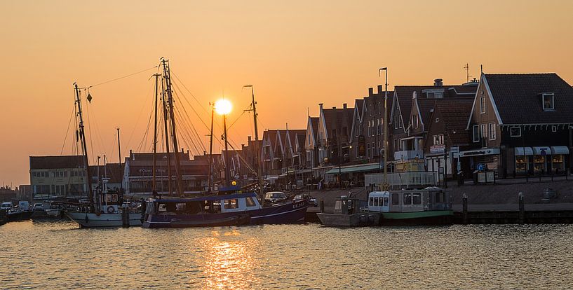 Coucher de soleil au port de Volendam par Chris Snoek