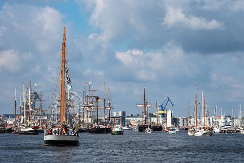 Zeilschepen op de Hanzezezezeilboot in Rostock