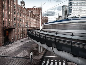 Beatrix Quartier in Den Haag mit der Straßenbahn zum Netzstrumpf. von Jolanda Aalbers