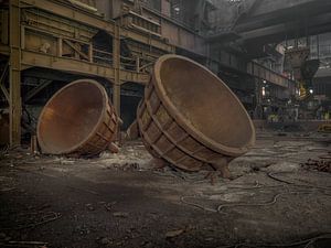 Melting Pots of an abandoned blast furnace von Jan Plukkel