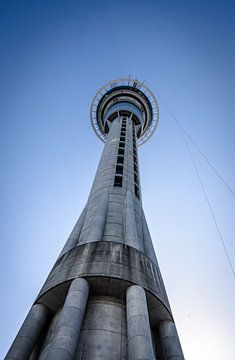 Sky Tower à Auckland, Nouvelle-Zélande sur Rietje Bulthuis