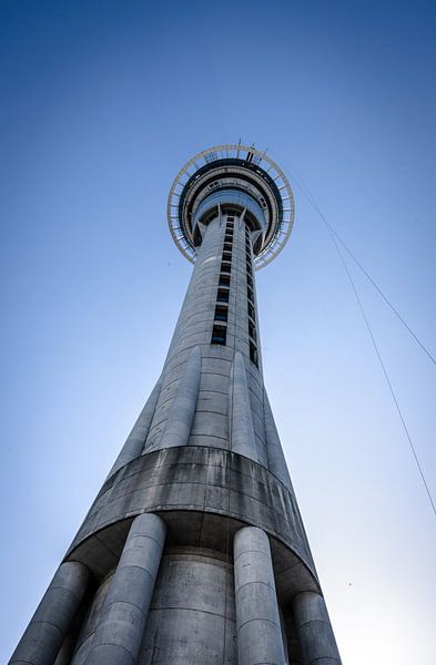 Sky Tower in Auckland, Nieuw Zeeland van Rietje Bulthuis